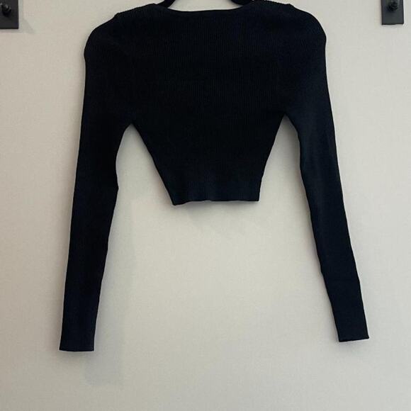 Black Long Sleeves Crop Top - Picture 3 of 3